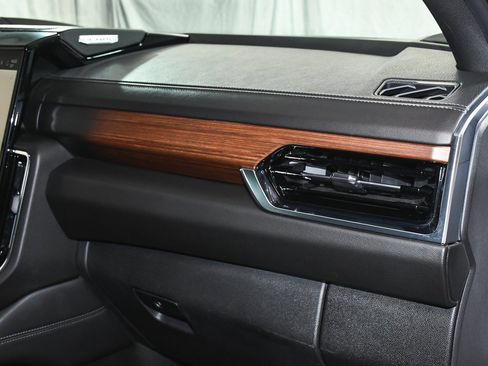 Used 2025 GMC Yukon Denali image 64