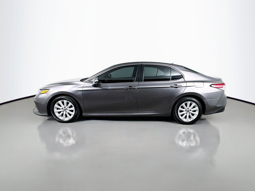 Used 2019 Toyota Camry LE FWD image 2