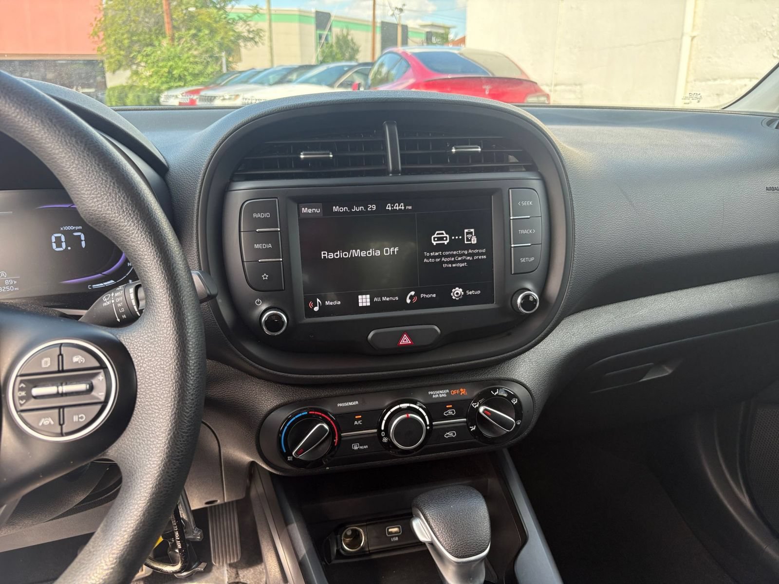 Used 2025 Kia Soul LX w/ LX Technology Package FWD image 16