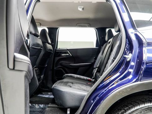 Used 2024 Mitsubishi Outlander SE image 39