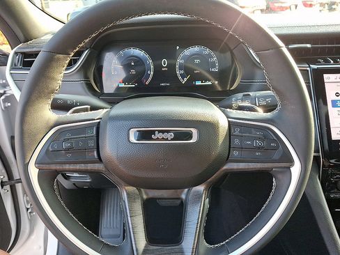 Certified 2024 Jeep Grand Cherokee L Limited AWD/4WD image 8