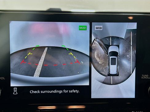 Used 2025 Nissan Pathfinder SL image 23