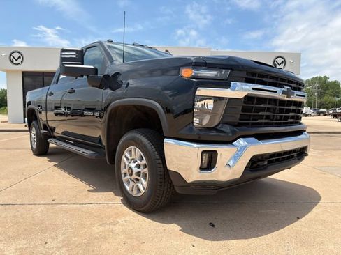 Used 2024 Chevrolet Silverado 2500 LT w/ Convenience Package AWD/4WD image 3