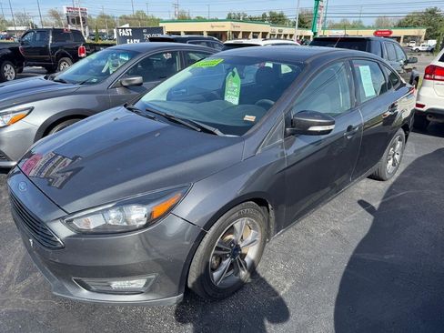 Used 2017 Ford Focus SE FWD image 6