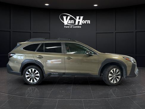 Used 2025 Subaru Outback Limited AWD/4WD image 8