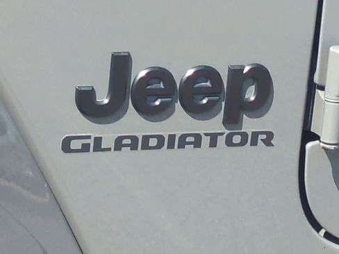 Certified 2021 Jeep Gladiator Sport AWD/4WD image 13