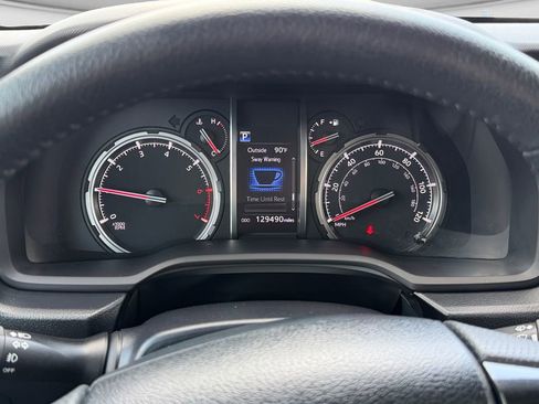Used 2020 Toyota 4Runner Venture w/ Moonroof Package AWD/4WD image 13
