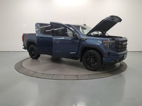 Used 2026 GMC Sierra 1500 Elevation w/ Elevation Premium Package AWD/4WD image 9