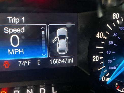 Used 2017 Ford Fusion SE FWD image 10