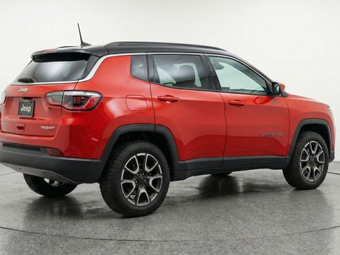 Used 2025 Jeep Compass Trailhawk image 9