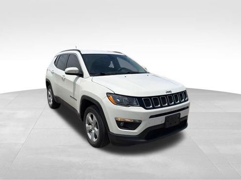 Used 2021 Jeep Compass Latitude w/ Convenience Group AWD/4WD image 3