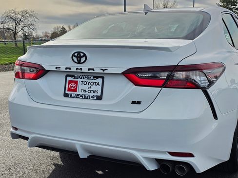 Used 2023 Toyota Camry SE w/ Cold Weather Package image 13