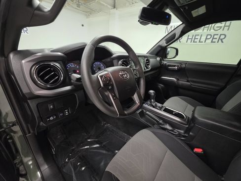 Used 2021 Toyota Tacoma TRD Off-Road w/ Technology Package AWD/4WD image 21