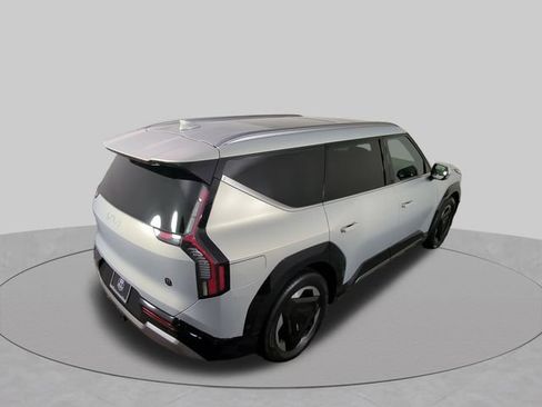 Used 2024 Kia EV9 Land AWD/4WD image 40