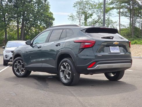 Used 2025 Chevrolet Trax LT FWD image 16