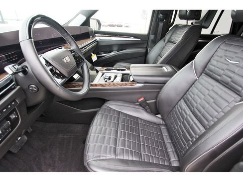 Certified 2025 Cadillac Escalade Sport Platinum w/ LPO, ONYX Package AWD/4WD image 6