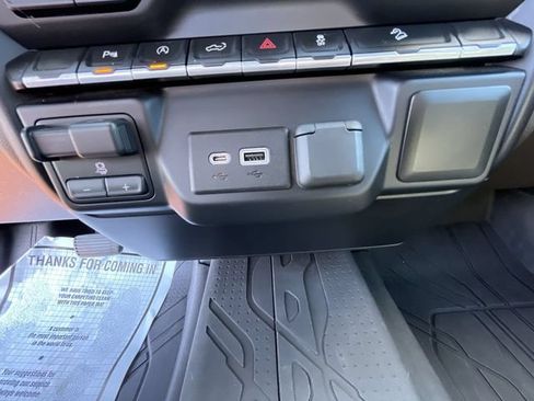 Used 2019 Chevrolet Silverado 1500 LT Trail Boss w/ Convenience Package AWD/4WD image 23