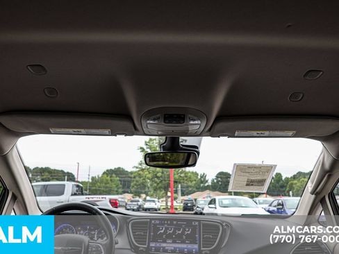 Used 2023 Chrysler Pacifica Touring-L FWD image 60