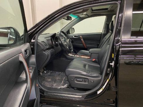 Used 2011 Toyota Highlander Limited AWD/4WD image 10