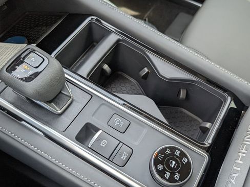 New 2026 Nissan Pathfinder SL image 18