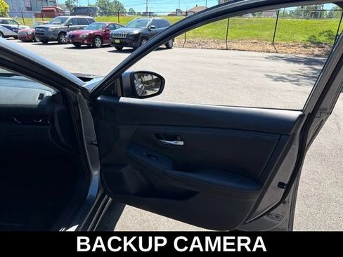 Used 2024 Nissan Sentra SV FWD image 19