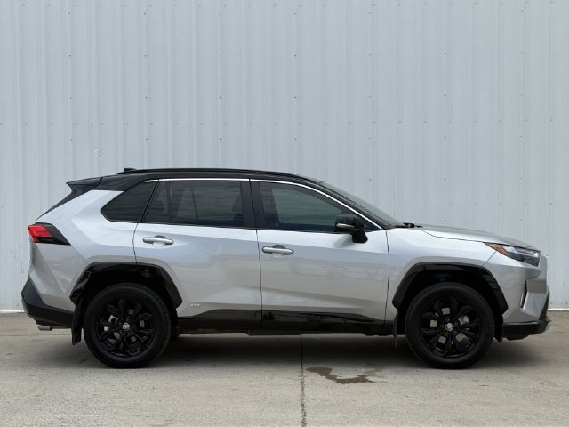 Used 2022 Toyota RAV4 XSE AWD/4WD image 3
