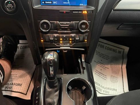 Used 2019 Ford Explorer XLT w/ Equipment Group 201A AWD/4WD image 35