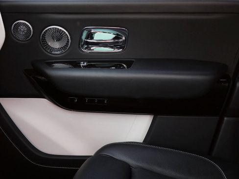 Certified 2021 Rolls-Royce Cullinan image 11