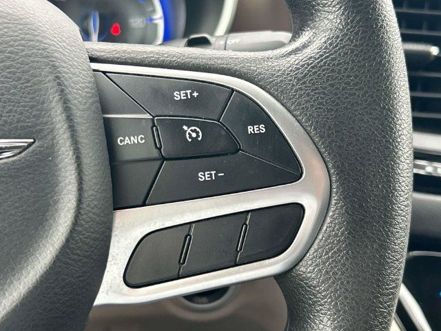 Used 2017 Chrysler Pacifica LX FWD image 30