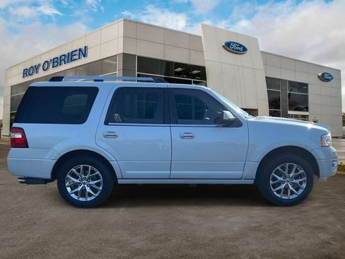 Used 2017 Ford Expedition Limited w/ Equipment Group 301A AWD/4WD image 6