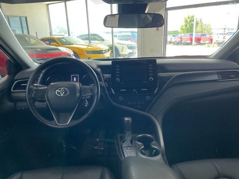 Used 2024 Toyota Camry SE image 19