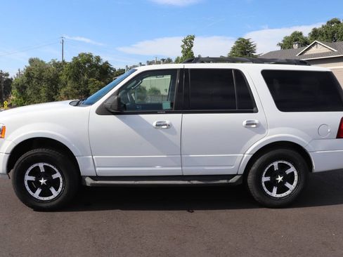 Used 2015 Ford Expedition XLT AWD/4WD image 5