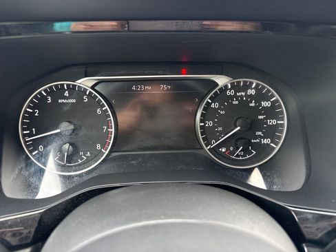 Used 2025 Nissan Pathfinder SV AWD/4WD image 13