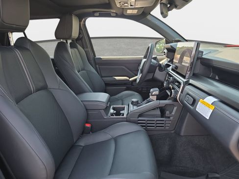 Used 2025 Toyota 4Runner Limited AWD/4WD image 10