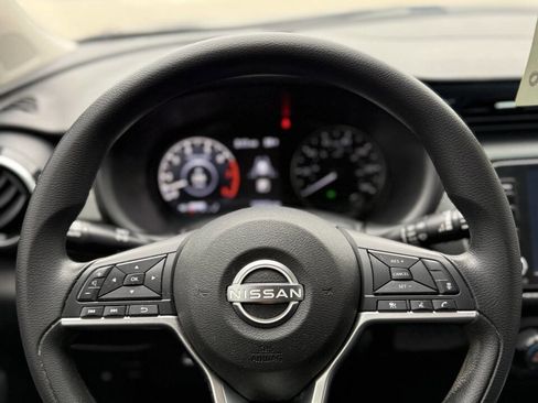 Used 2022 Nissan Kicks SV image 18