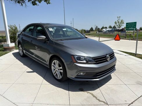 Used 2017 Volkswagen Jetta SEL Premium FWD image 2