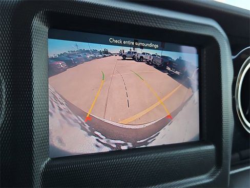 Used 2021 Jeep Wrangler Unlimited Sahara image 2