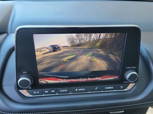 Used 2024 Nissan Rogue SV image 10