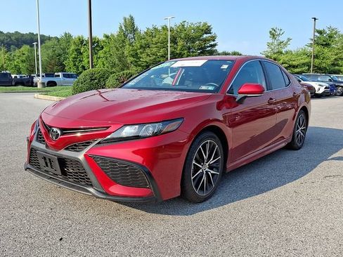Certified 2024 Toyota Camry SE FWD image 3