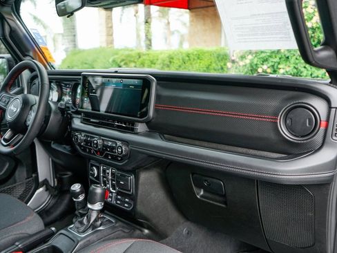 Used 2024 Jeep Gladiator Rubicon w/ Convenience Group image 39