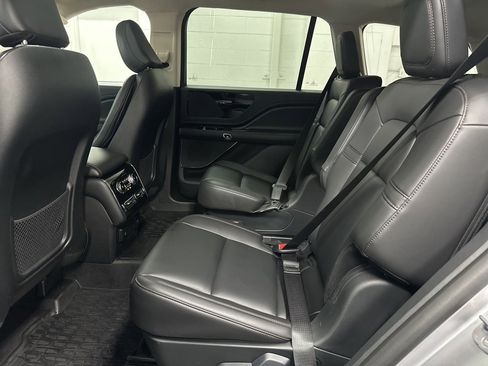 Used 2024 Lincoln Aviator AWD w/ Premium Package image 37