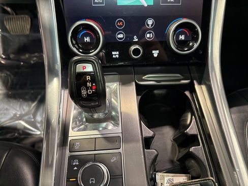 Used 2018 Land Rover Range Rover Sport SE image 25