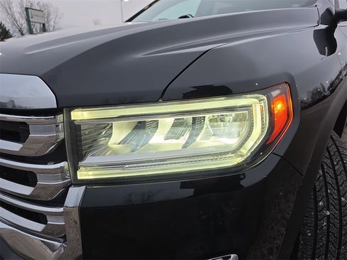 Used 2023 GMC Acadia SLT w/ Preferred Package image 35
