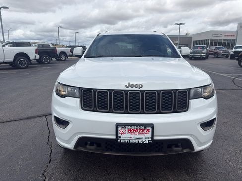 Certified 2025 Jeep Grand Cherokee Altitude AWD/4WD image 2