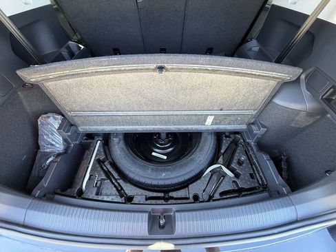 Used 2020 Volkswagen Tiguan S image 46