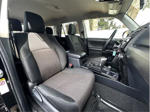 Used 2018 Toyota 4Runner TRD Off-Road AWD/4WD image 15