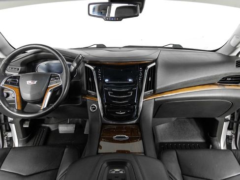 Used 2016 Cadillac Escalade Luxury image 36