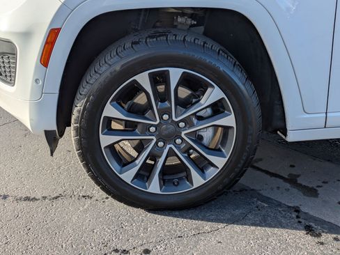 Used 2022 Jeep Grand Cherokee L Overland w/ Advanced Protech Group III image 11