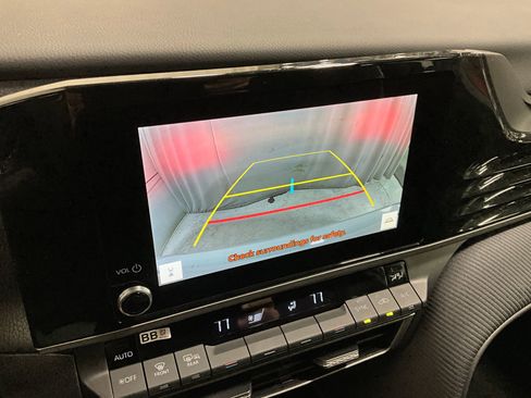 Used 2025 Toyota Camry SE image 21