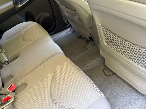 Used 2011 Toyota RAV4 4WD w/ Upgrade Value Pkg image 28
